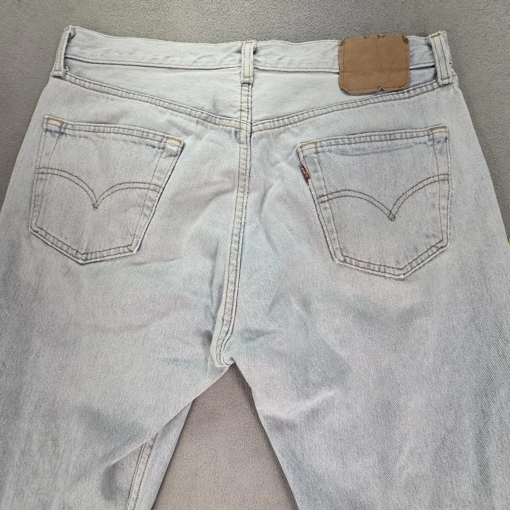VTG‎ Levis 501 Jeans Mens Light Wash Blue Straight Button Altered USA Fits 32x28